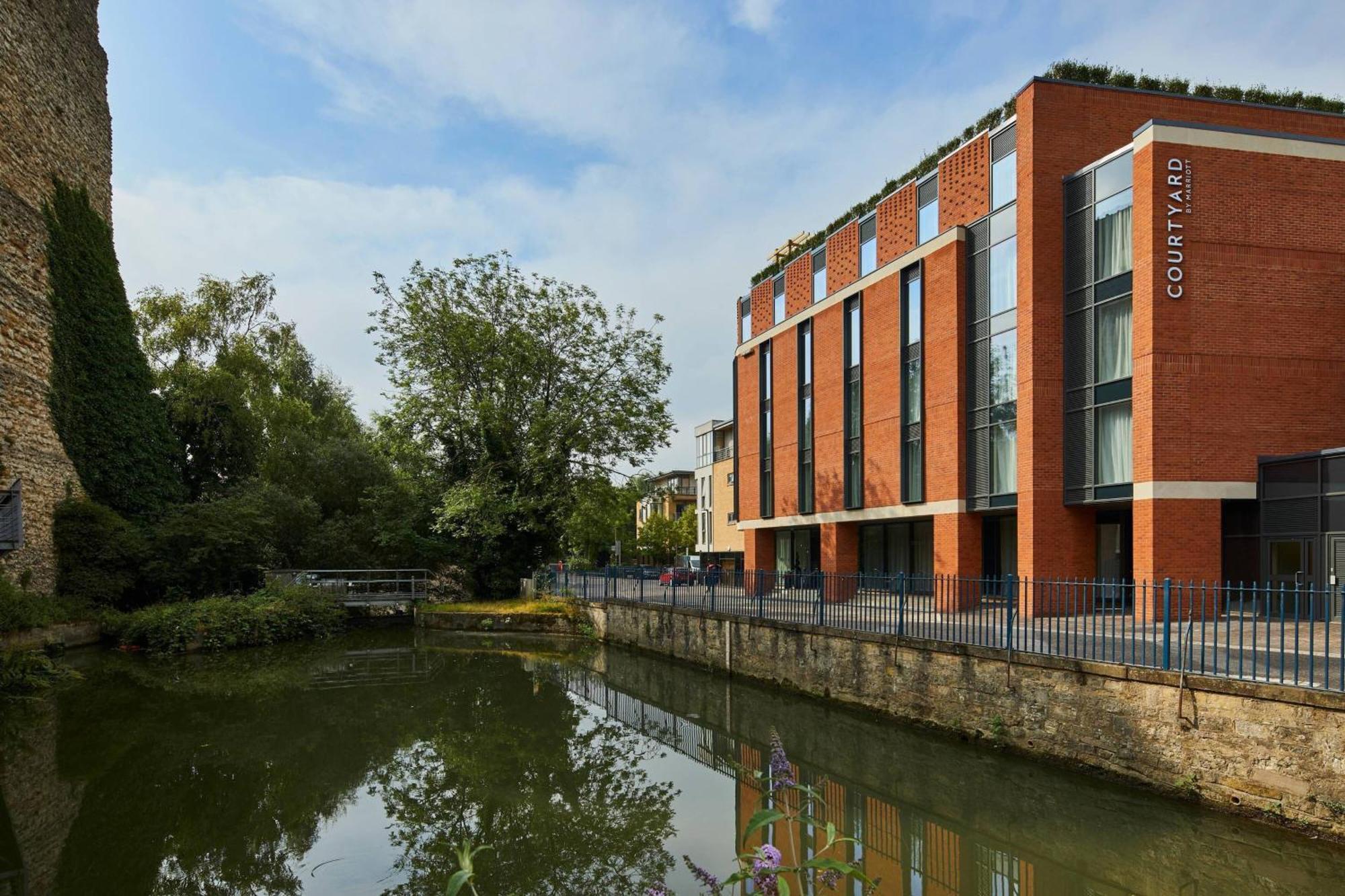 Courtyard By Marriott Oxford City Centre Hotel Exterior photo